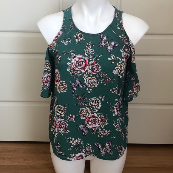 Francesca’s Cold Shoulder Top - Picture 2 of 8